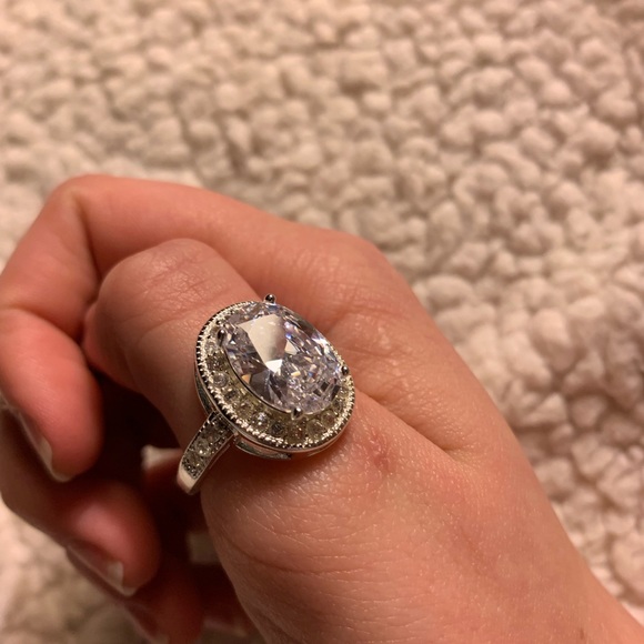 Oval Diamond Ring 💍💎 - Picture 6 of 8